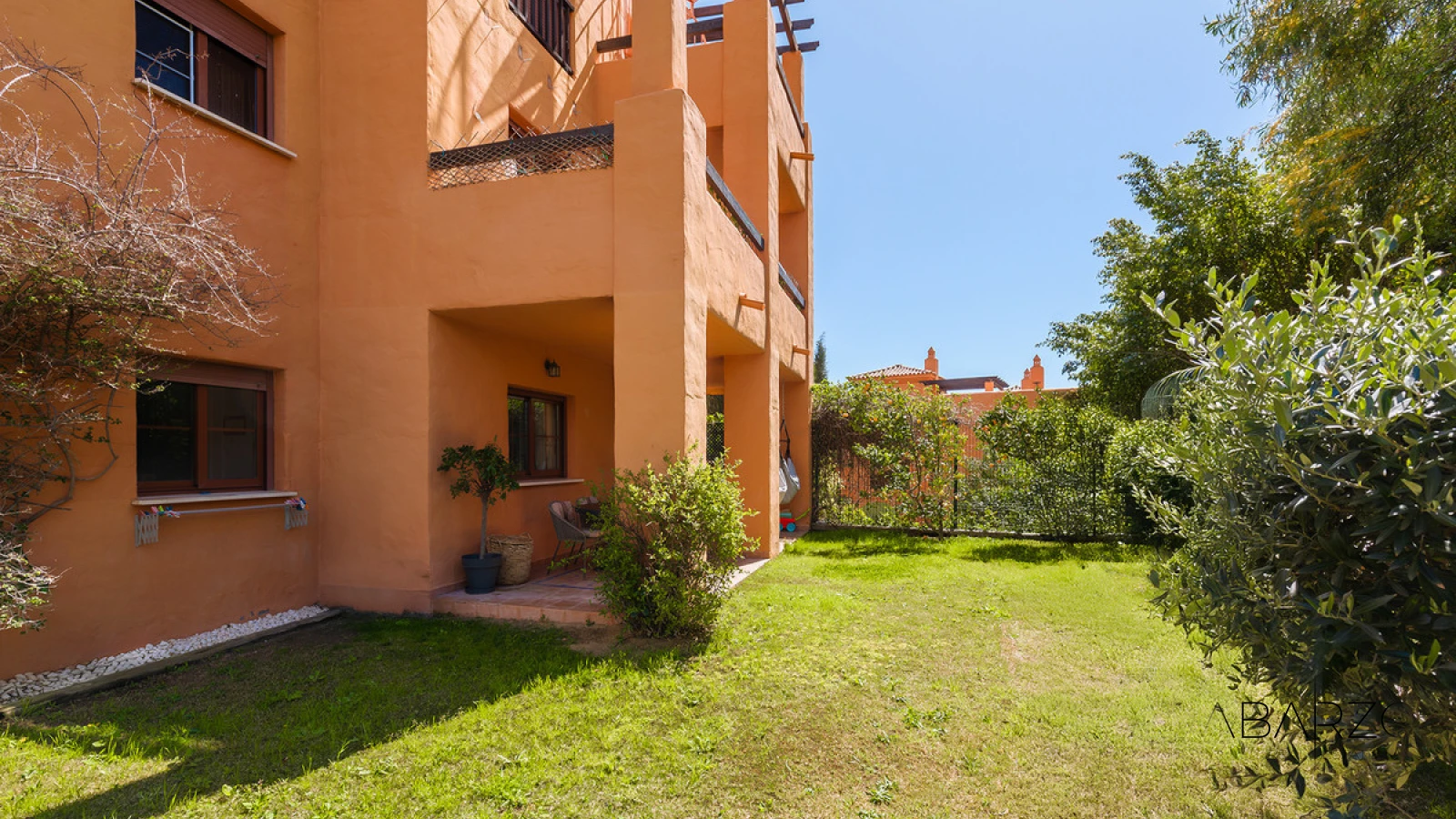 Fully renovated 3-bedroom garden apartment in Gazules del Sol, Benahavís with private terrace and pool access — interior, Los Flamingos, Benahavís (26 of 32)