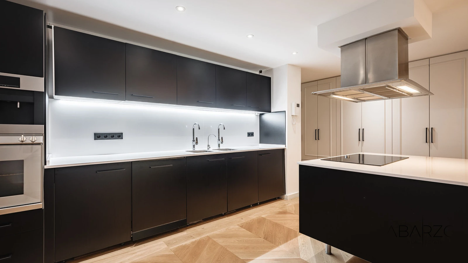 Fully renovated 3-bedroom garden apartment in Gazules del Sol, Benahavís with private terrace and pool access — interior, Los Flamingos, Benahavís (9 of 32)