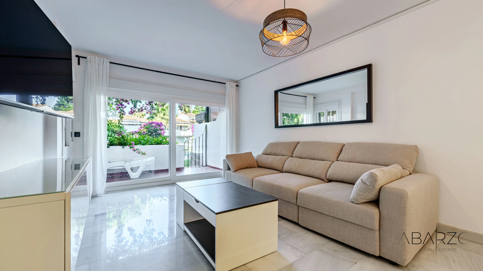Ground Floor Apartment in Sierra Blanca, Marbella with Terrace and Garden Access — interior, Golden Mile, Marbella (5 of 22)
