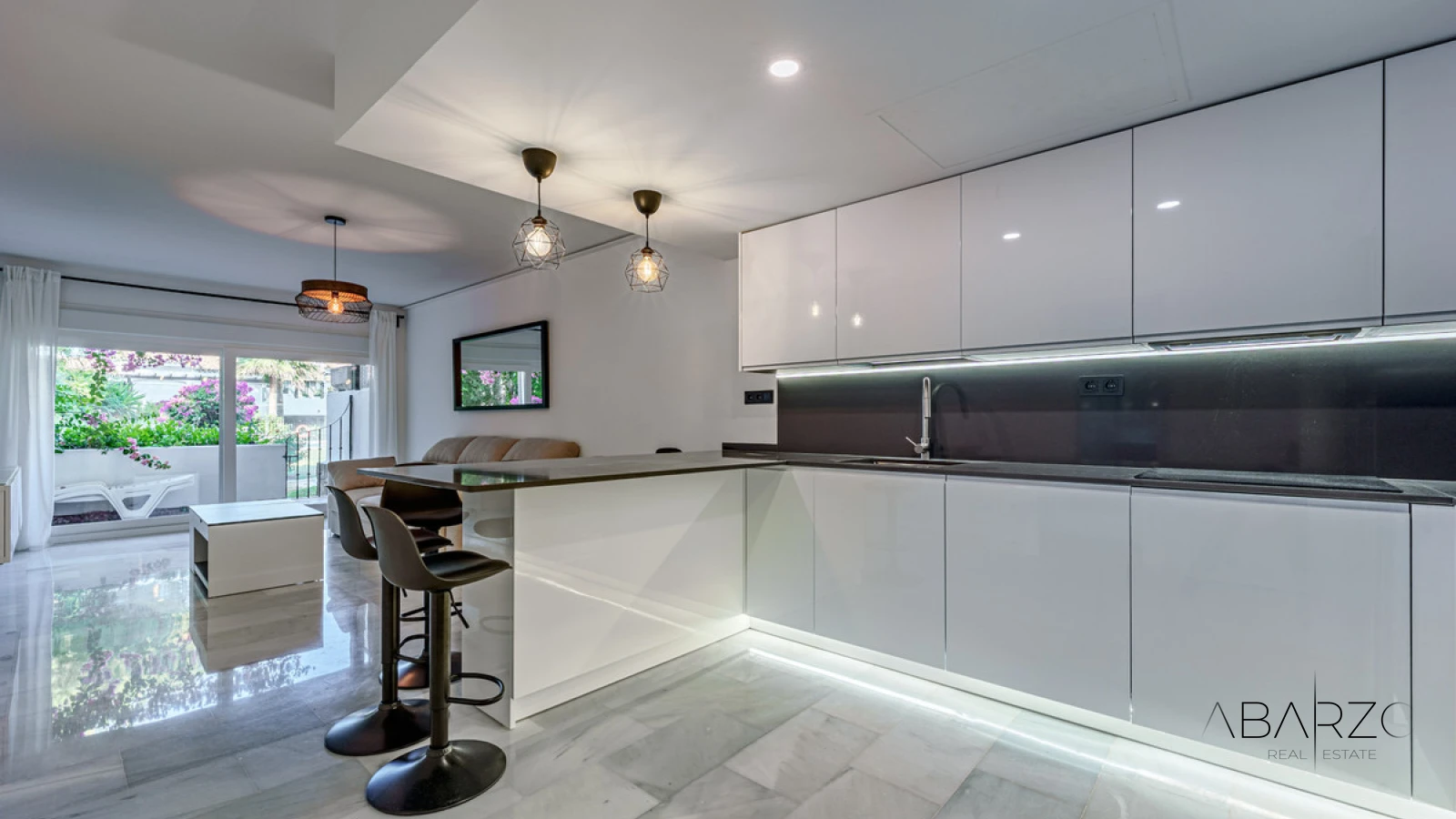 Ground Floor Apartment in Sierra Blanca, Marbella with Terrace and Garden Access — interior, Golden Mile, Marbella (4 of 22)