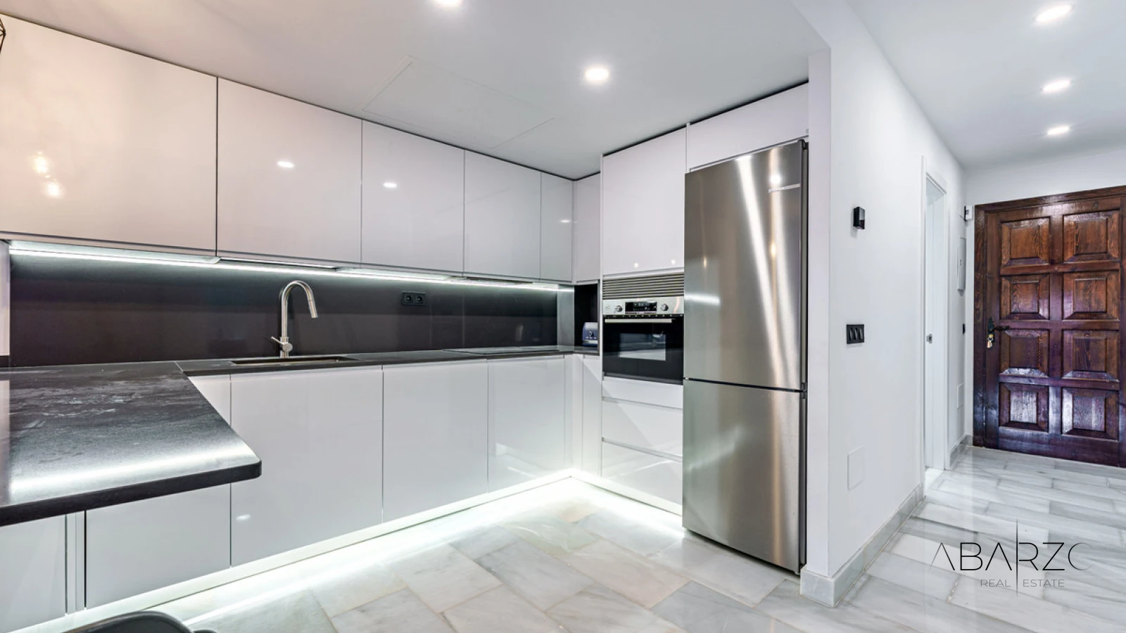 Ground Floor Apartment in Sierra Blanca, Marbella with Terrace and Garden Access — interior, Golden Mile, Marbella (8 of 22)