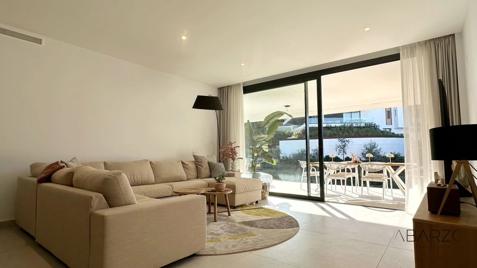 Elegant Two-Bedroom Apartment in Exclusive Gated Community with Resort Amenities — interior, Marbella East, Marbella (8 of 25)