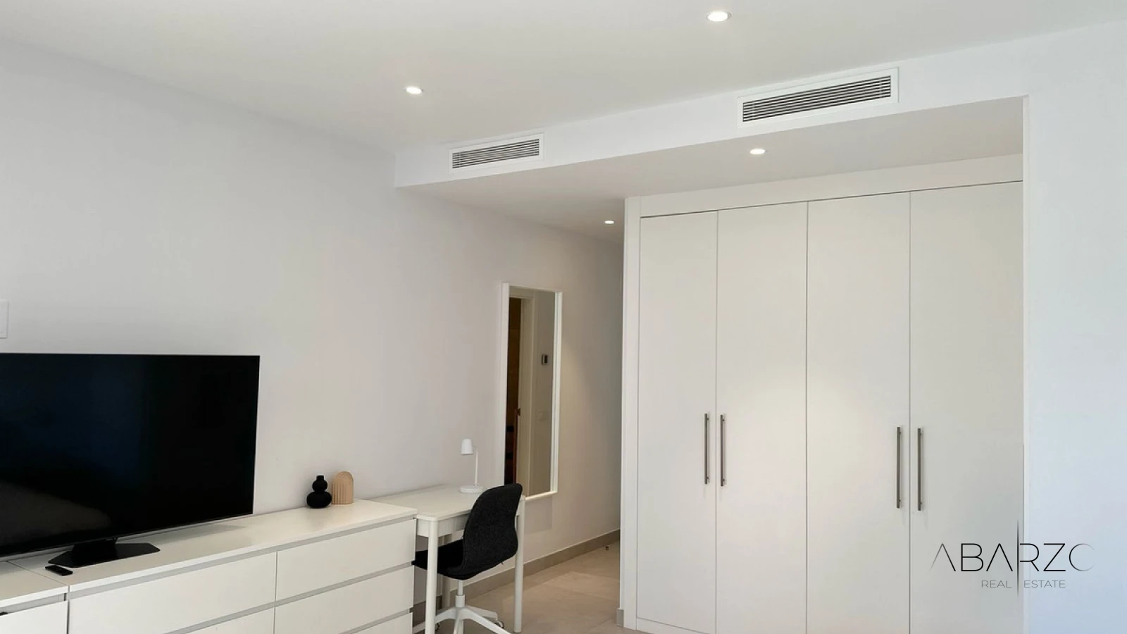 Elegant Two-Bedroom Apartment in Exclusive Gated Community with Resort Amenities — interior, Marbella East, Marbella (20 of 25)