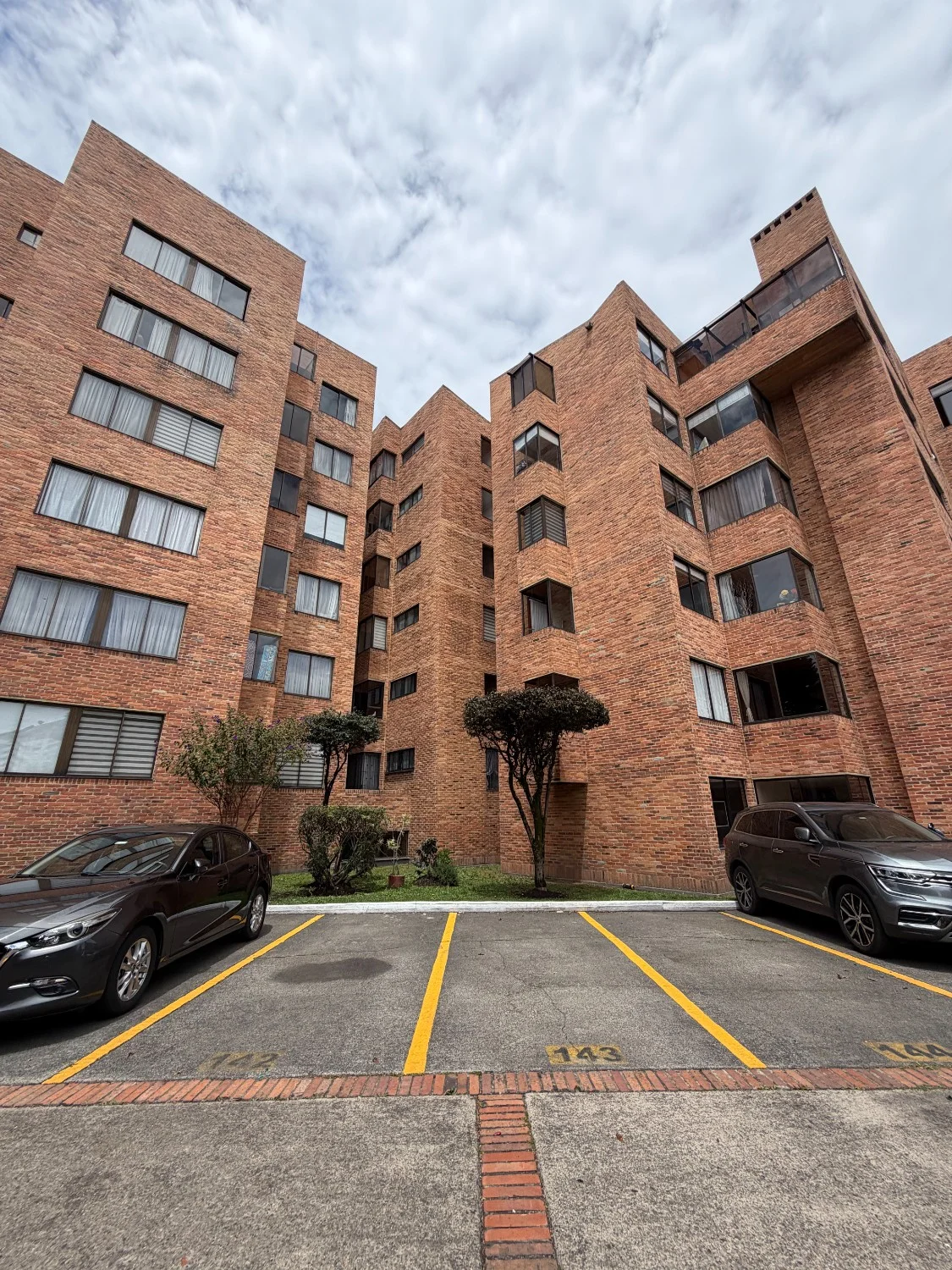 V1230 🔥✨🤩 Hermoso apto en Modelia Remodelado de 4 habitaciones 🤩✨🔥