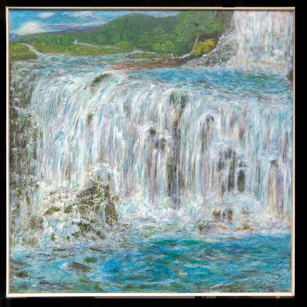Rainbow colored waterfall/虹色に輝く滝