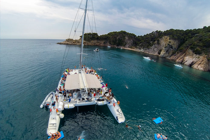 Fiestas en catamarán Barcelona