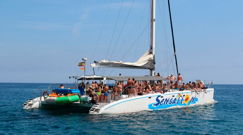 Resacón en Barcelona, fiesta en catamarán