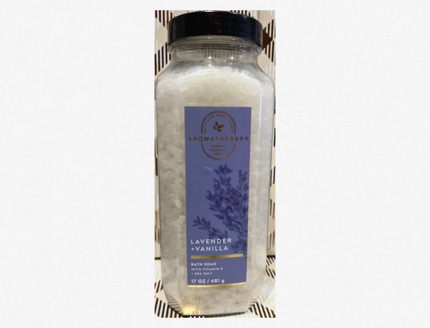 Bath & Body Works Aromatherapy Sleep Well Relax Lavender Vanilla Bath Soak
