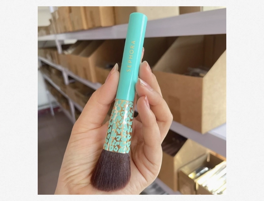 Makeup Brush for Face Foundation, Blush, Bronzer, and Powder – Fingertip Blending Brush