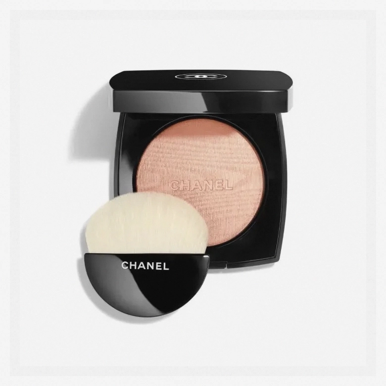 Chanel Podre Lumière 20 Warm Gold Powder Foundation