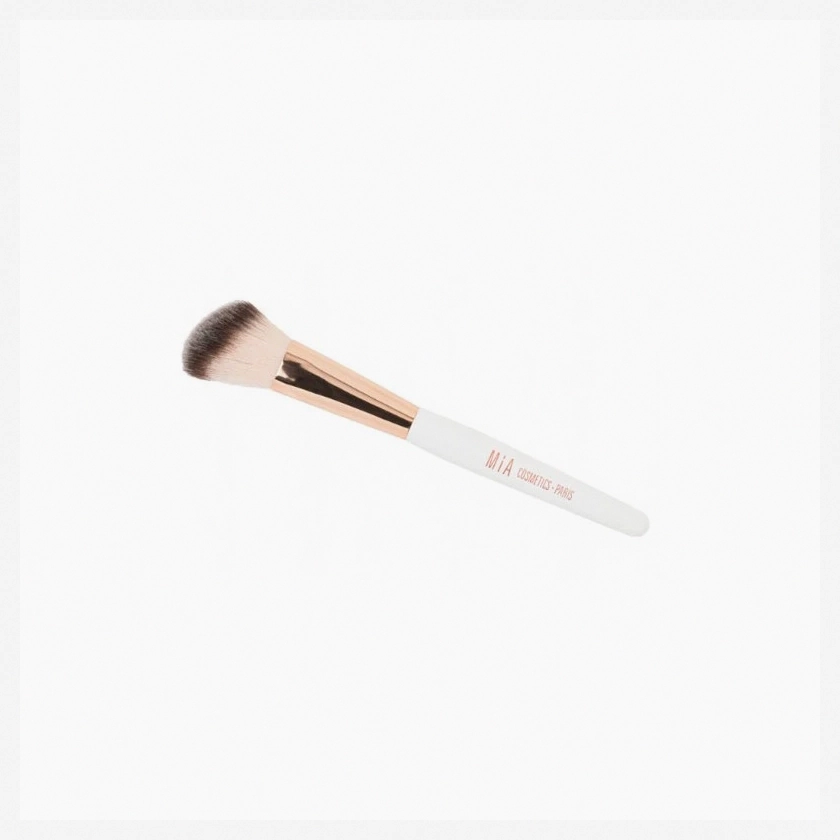 Mía Cosmetics Blush Brush, Soft Angled Powder Brush for Blending, Vegan and Cruelty Free