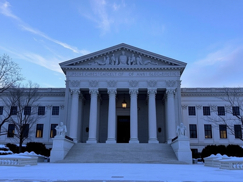 Supreme Court Justices, Federal Judges May Need to Disclose Event Contributions