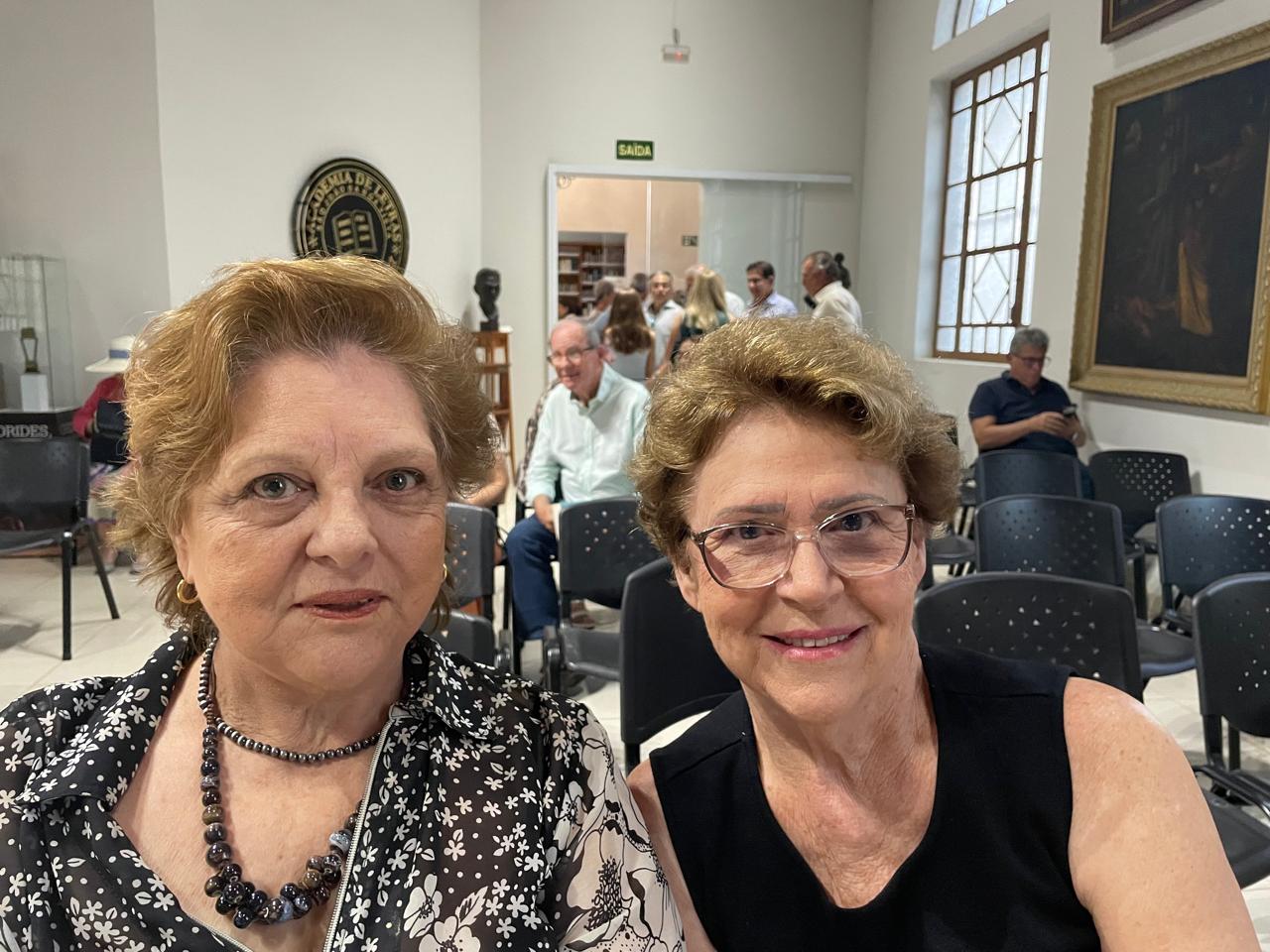 A escritora Neda Lian Branco Martins lançou seu livro de memórias intitulado MINHAS MORADAS, MEMÓRIAS DE AMOR À VIDA