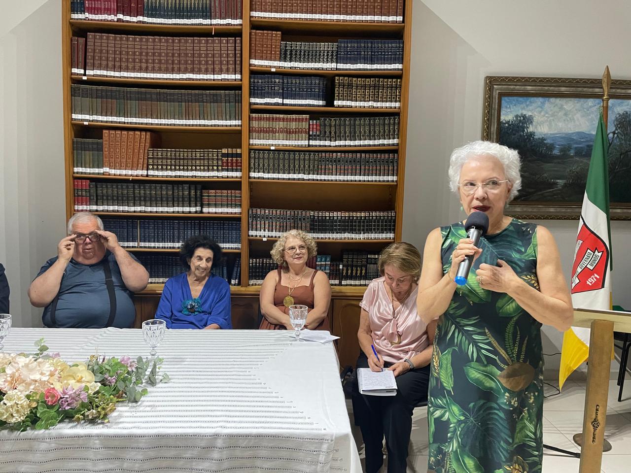 A escritora Neda Lian Branco Martins lançou seu livro de memórias intitulado MINHAS MORADAS, MEMÓRIAS DE AMOR À VIDA