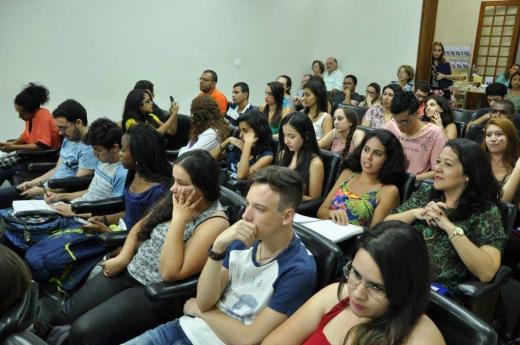 Palestra com o escritor - Prof. Dr. Gustavo de Castro