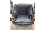 Volkswagen Transporter 2.0 TDI L2H1 28 Economy Business | Trekhaak | Cruise | Parkeersensoren | Side-Bars | 3-Persoons | Laadruimte Betimmering |