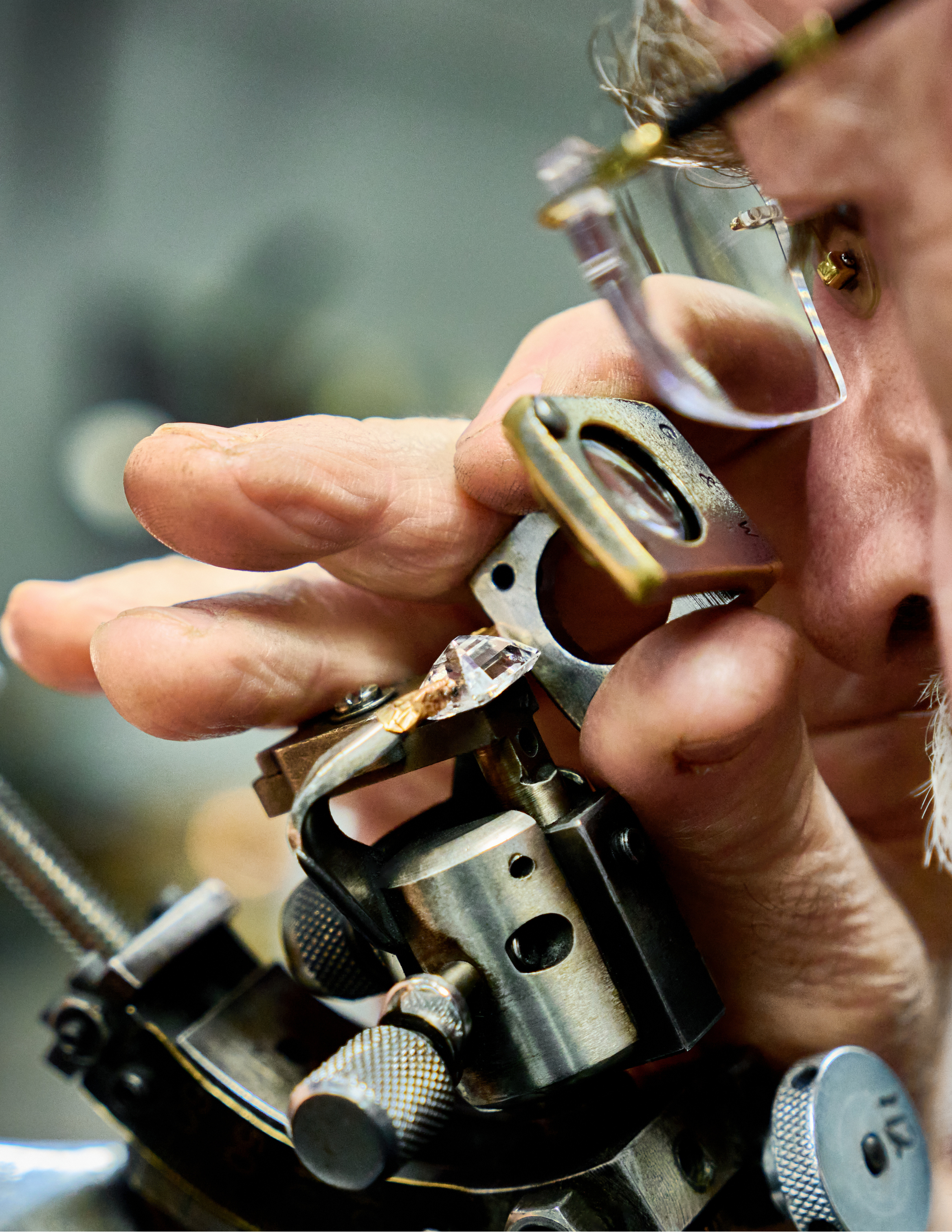 Close up of a diamond being analyzed at Grandview Klein Diamonds