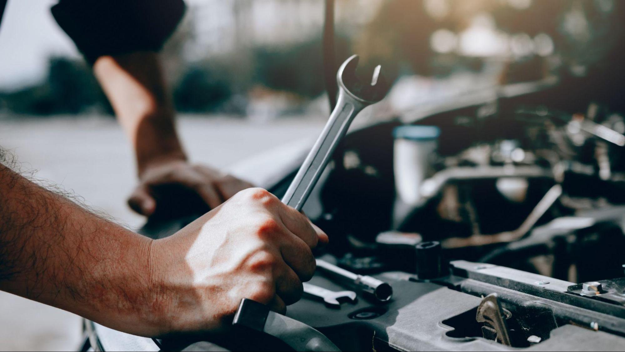 How to Improve Fuel Efficiency: Driving Habits and Maintenance