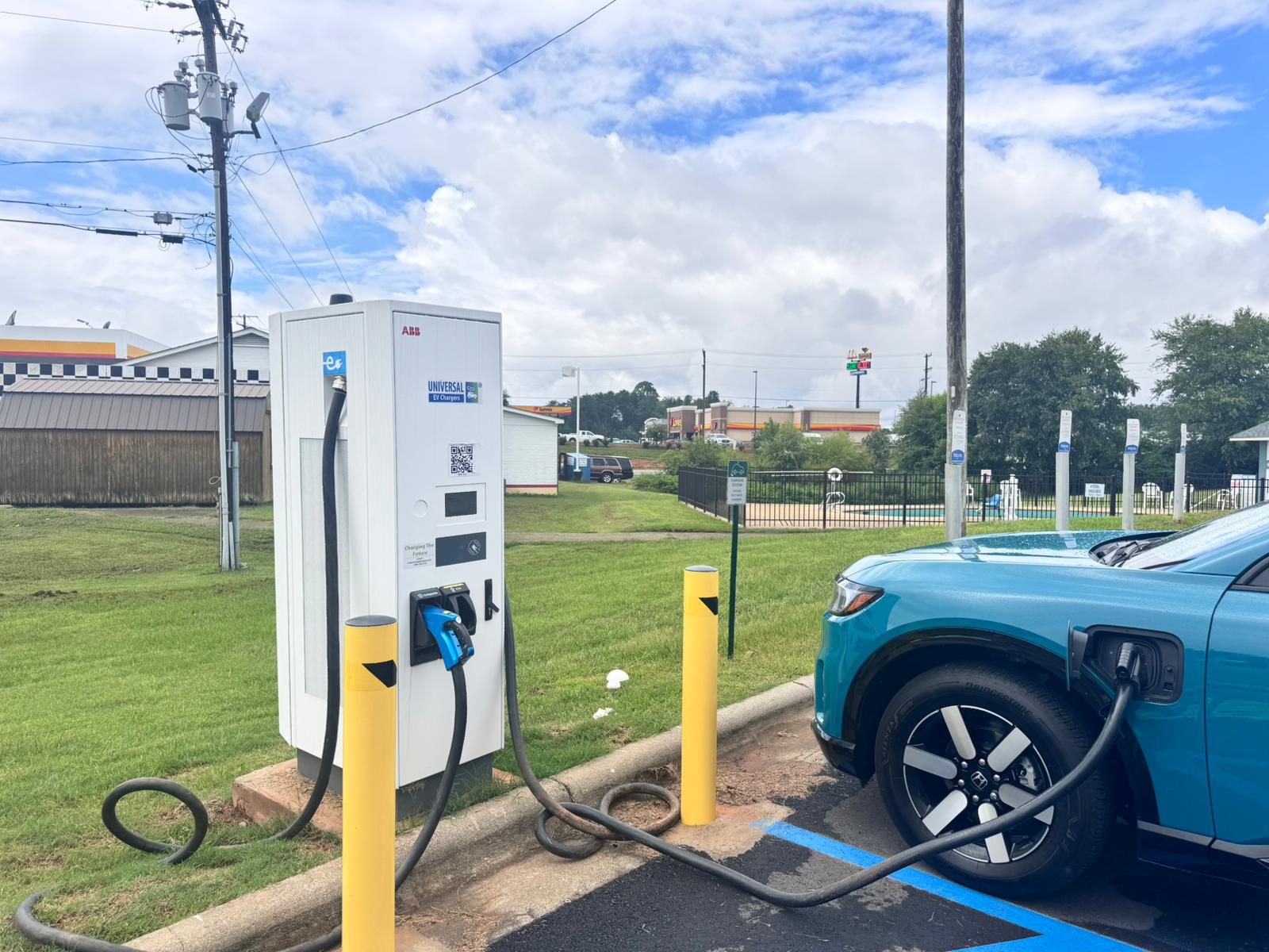 Universal EV Chargers Launches $15 EV Charging Across Illinois, Expands as State's Leading CPO