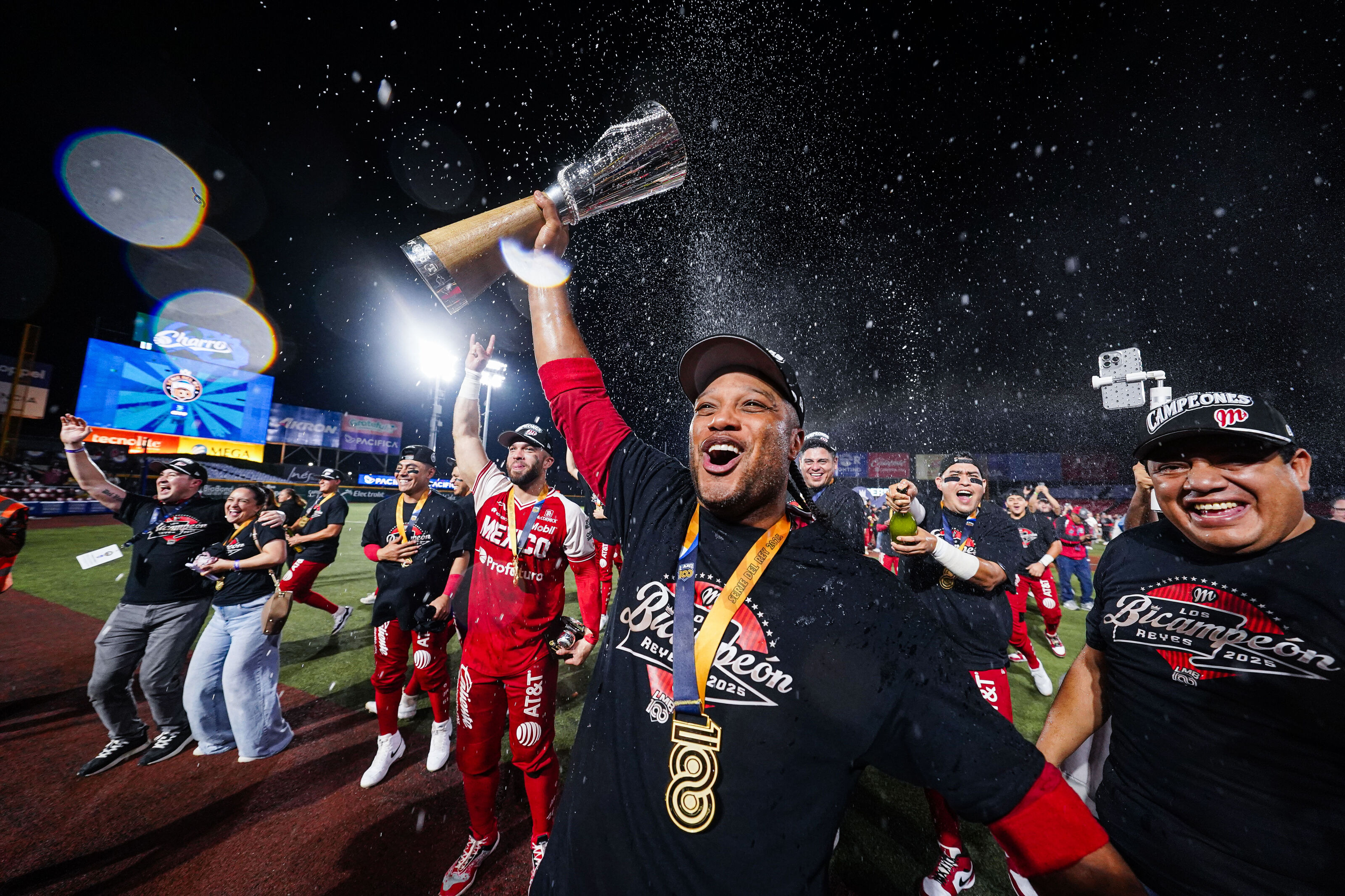 Robinson Canó Returns to Mexico for 2026, His Third Season With Diablos Rojos del México