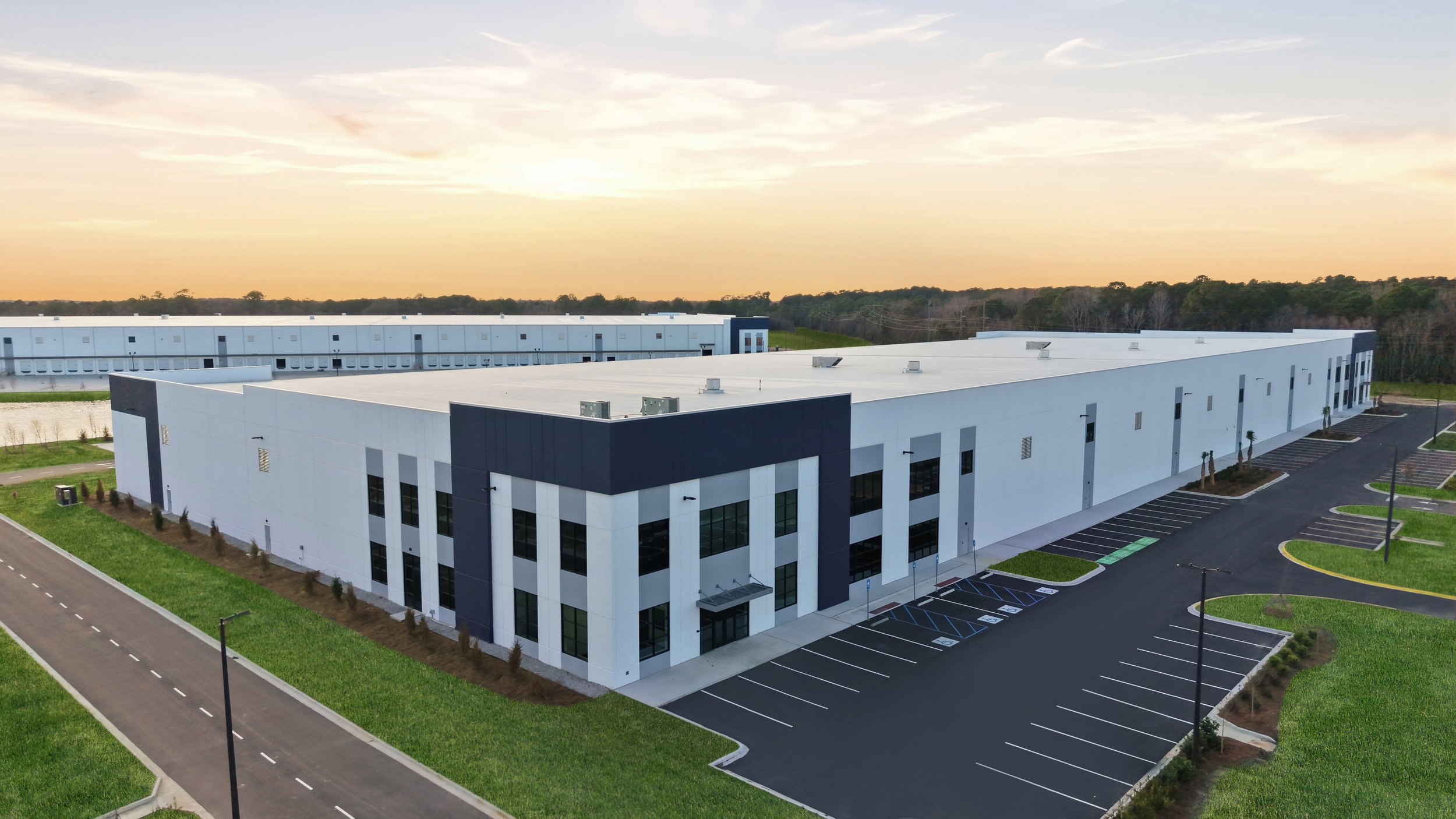 Commonwealth Wholesale Corporation Signs Lease at Central Port Logistics Center Building 4 Strategically Located Near the Port of Savannah 