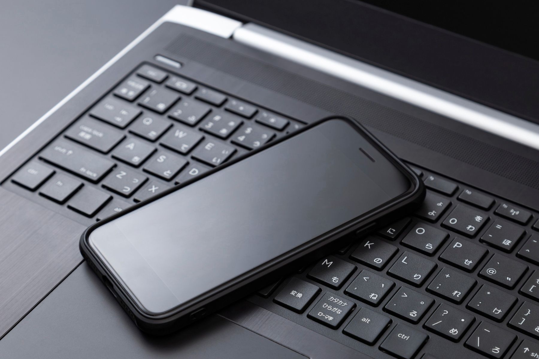 New Analysis Challenges Assumption That Smartphones Are Sufficient for Internet Access
