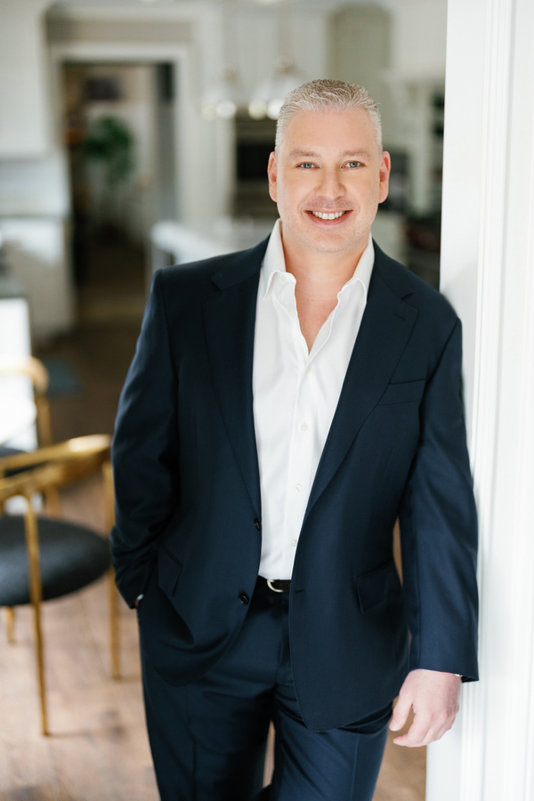Dr. David Pincus of Pincus Plastic Surgery Educates Patients on Choosing Between Implants and Fat Transfer for Breast Enhancement