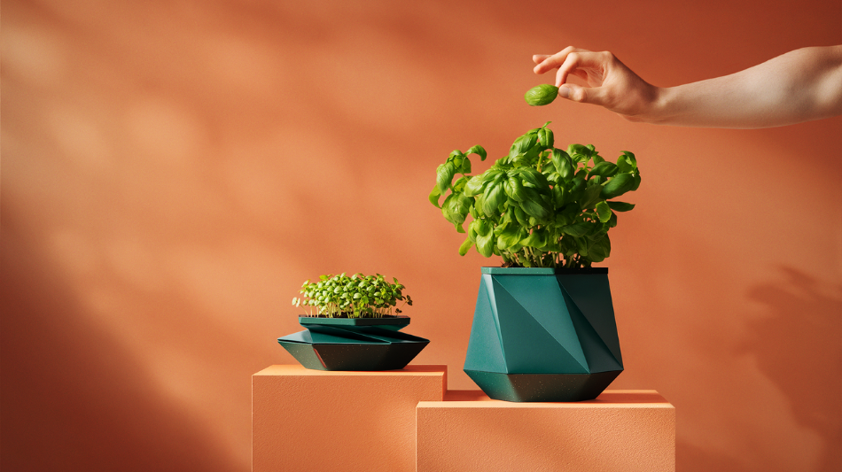 POTR Launches Helix, a NASA-Inspired Expandable Self-Watering Plant Pot