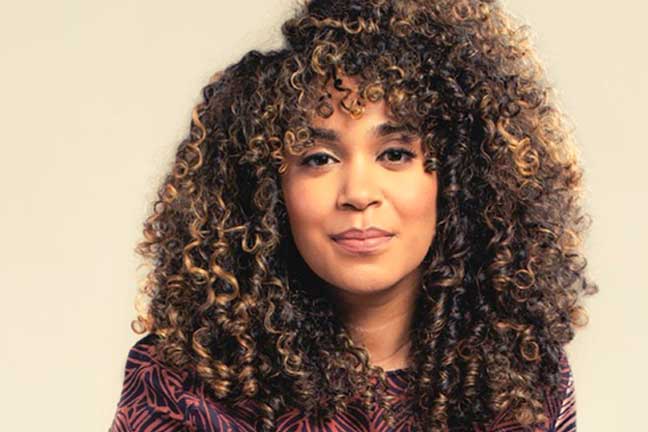 Acevedo Wins Literary Prize