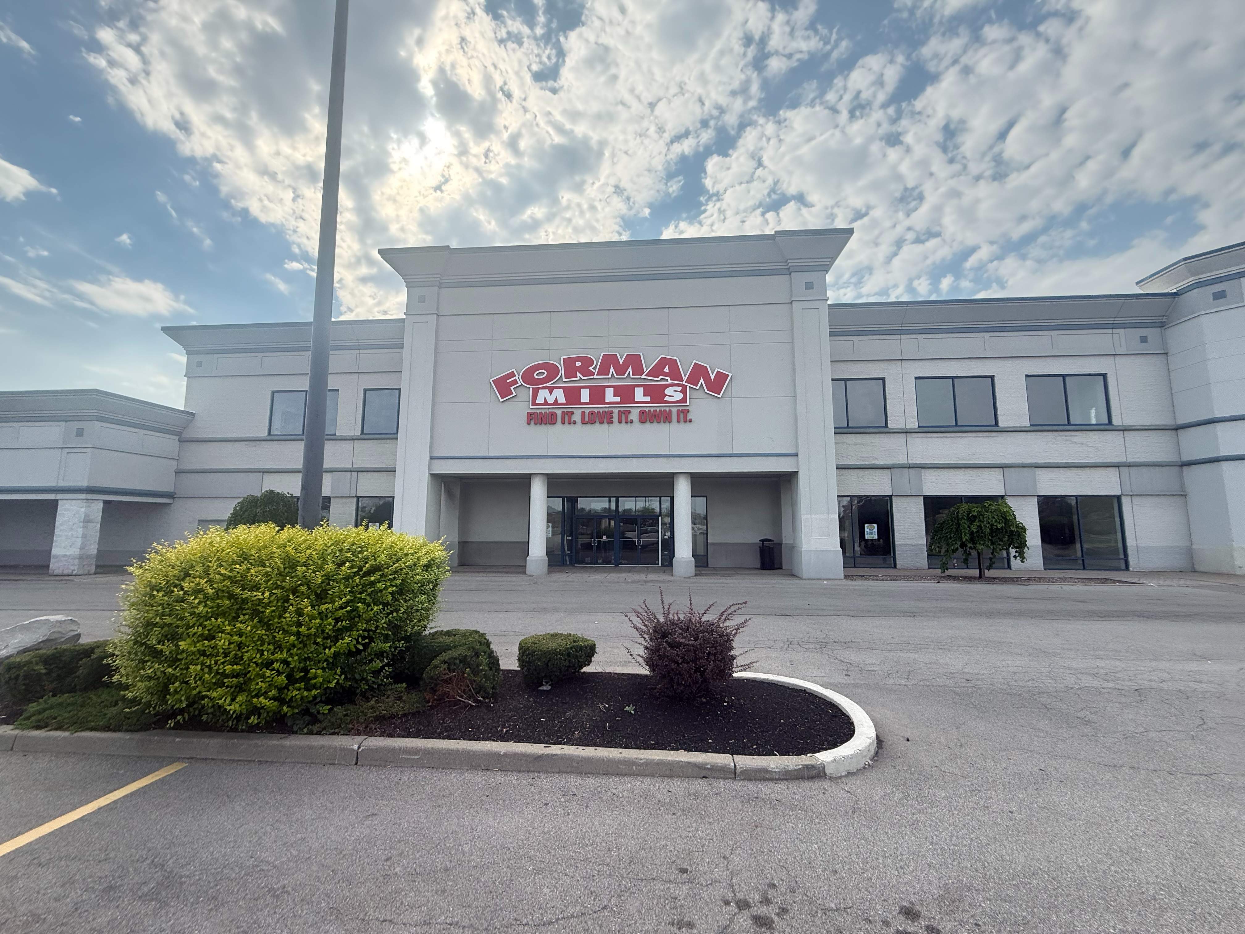 Forman Mills Opens New Store in Cheektowaga: New Jobs, Huge Energy & Big Savings