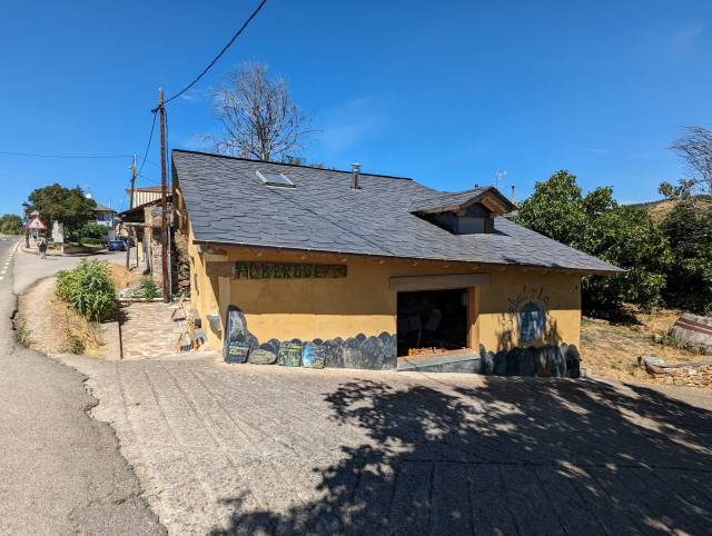 Albergue de Pieros El Serbal y la Luna