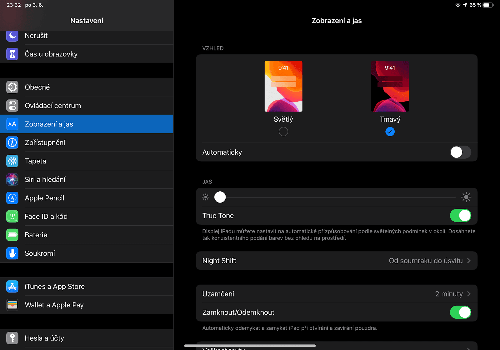 iOS 13 theme selection