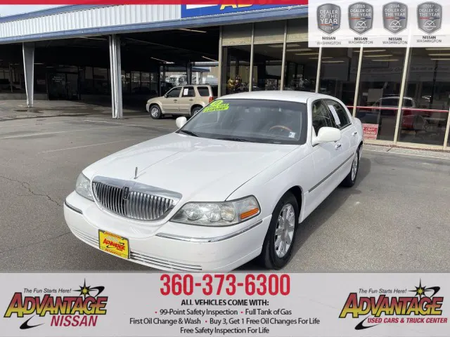2011 Lincoln Town Car Signature Limited RWD 4dr Car