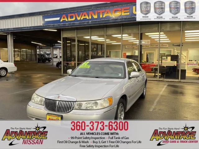 2002 Lincoln Town Car Signature RWD 4dr Car 2002 Lincoln Town Car Signature RWD 4dr Car
