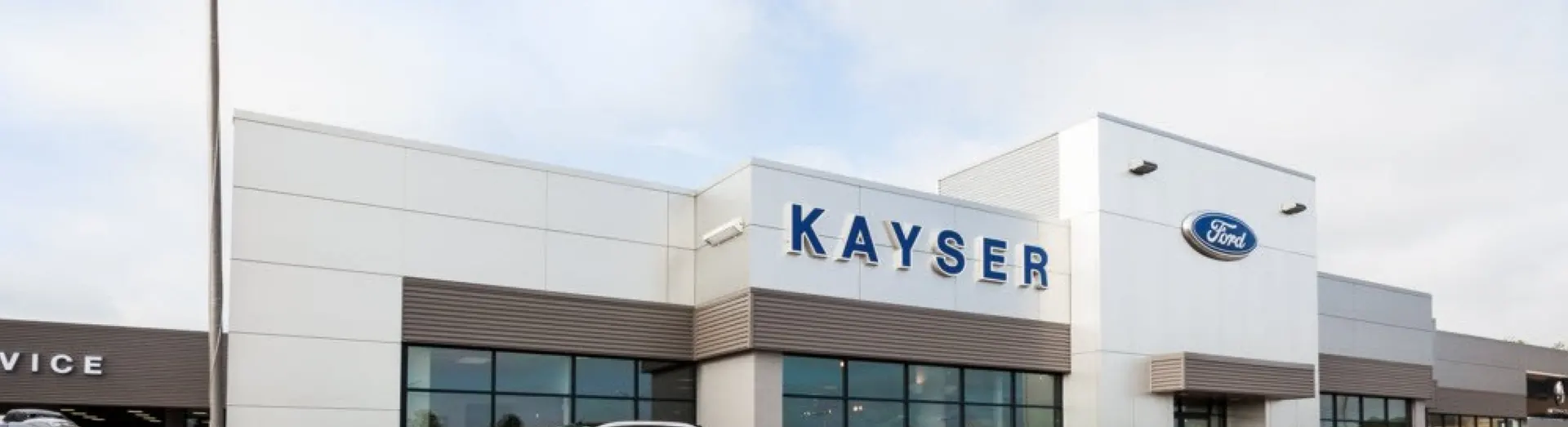 An image of the Kayser Ford Dealership's entrance and sign.