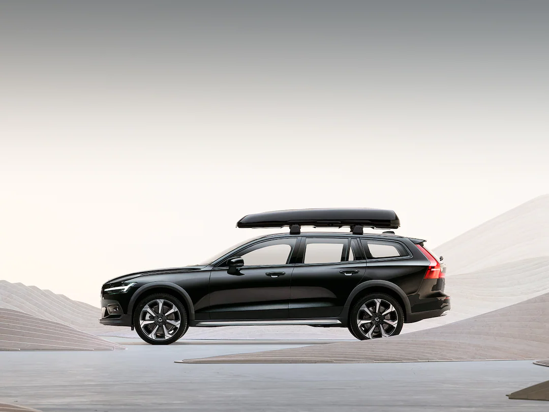 2023 Volvo V60 Cross Country Lifestyle Image