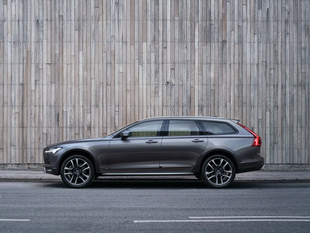 2023 Volvo V90 Cross Country Lifestyle Image