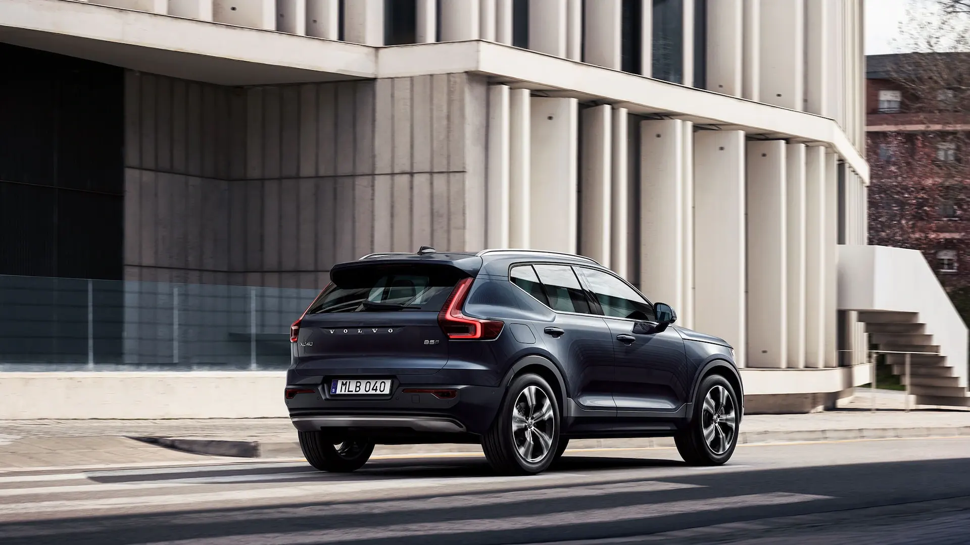 2022 VOLVO XC40