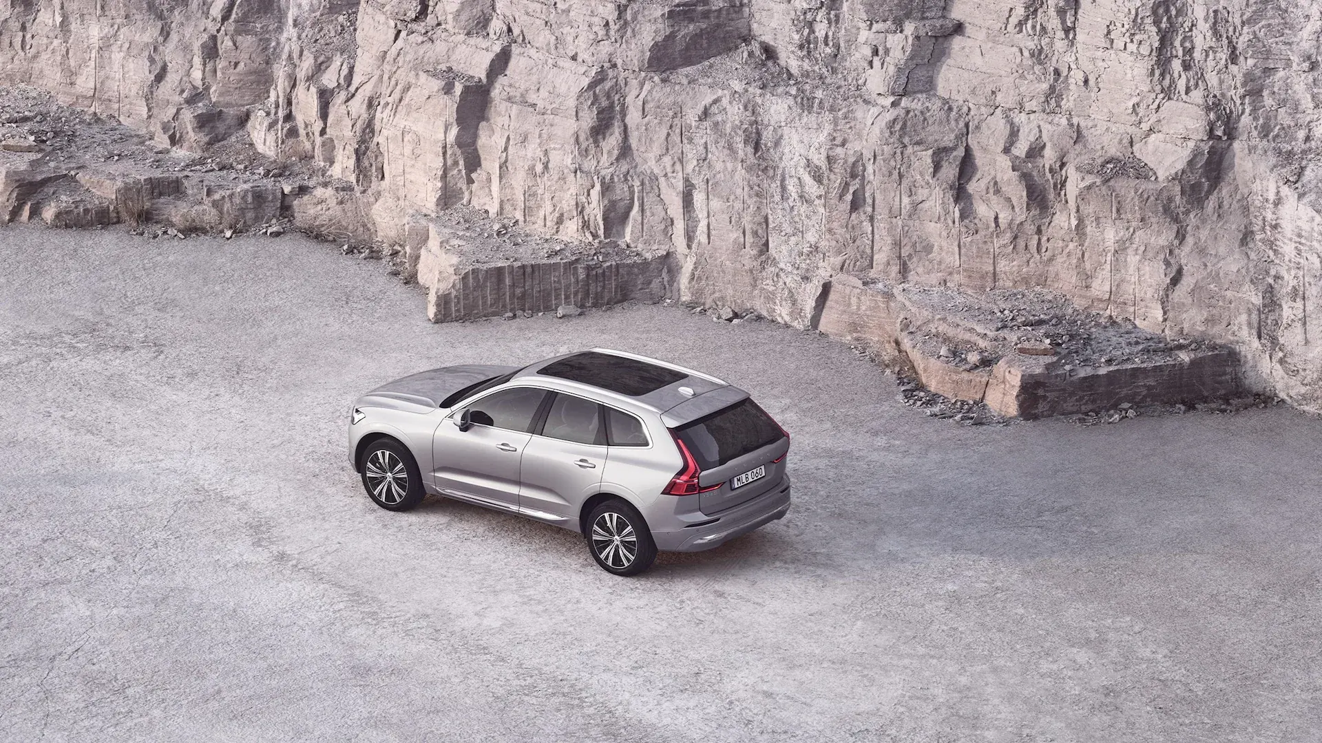 2022 VOLVO XC60