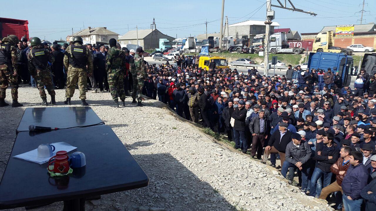 Ситуация в тарках дагестан на сегодняшний день. Протесты в Дагестане. Митинги в Дагестане. Дагестан протестующие.