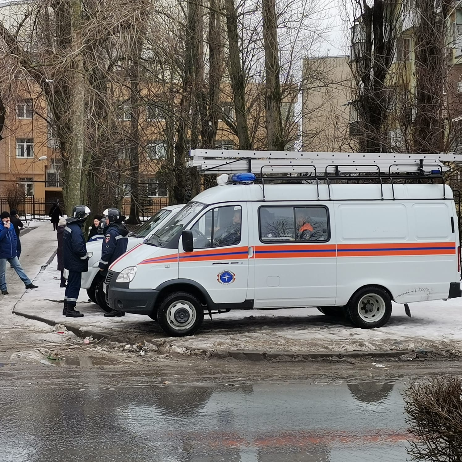 Выселение жильцов из аварийной пятиэтажки в Ростове-на-Дону