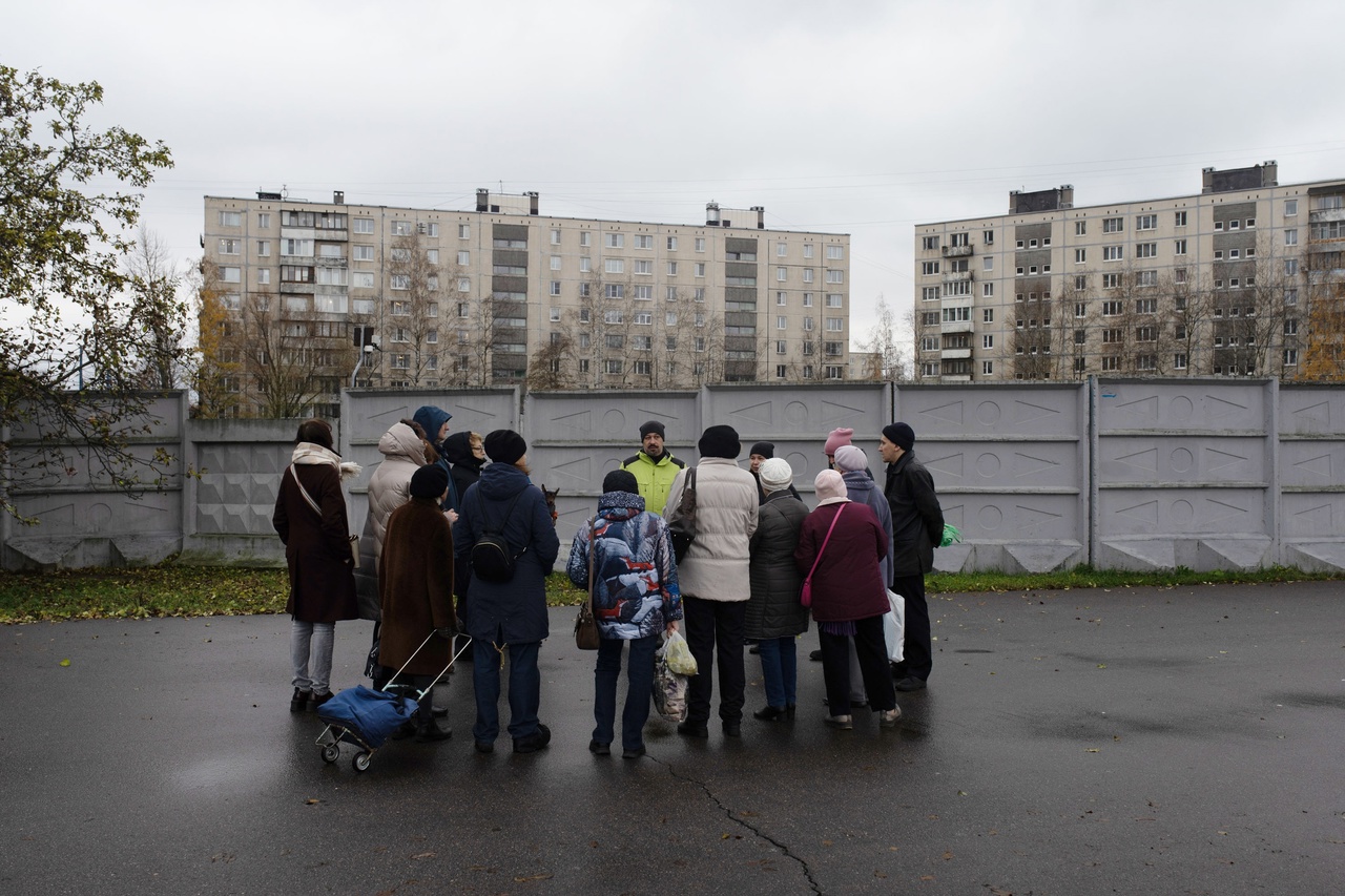 В Петербурге прошел сход в защиту сквера