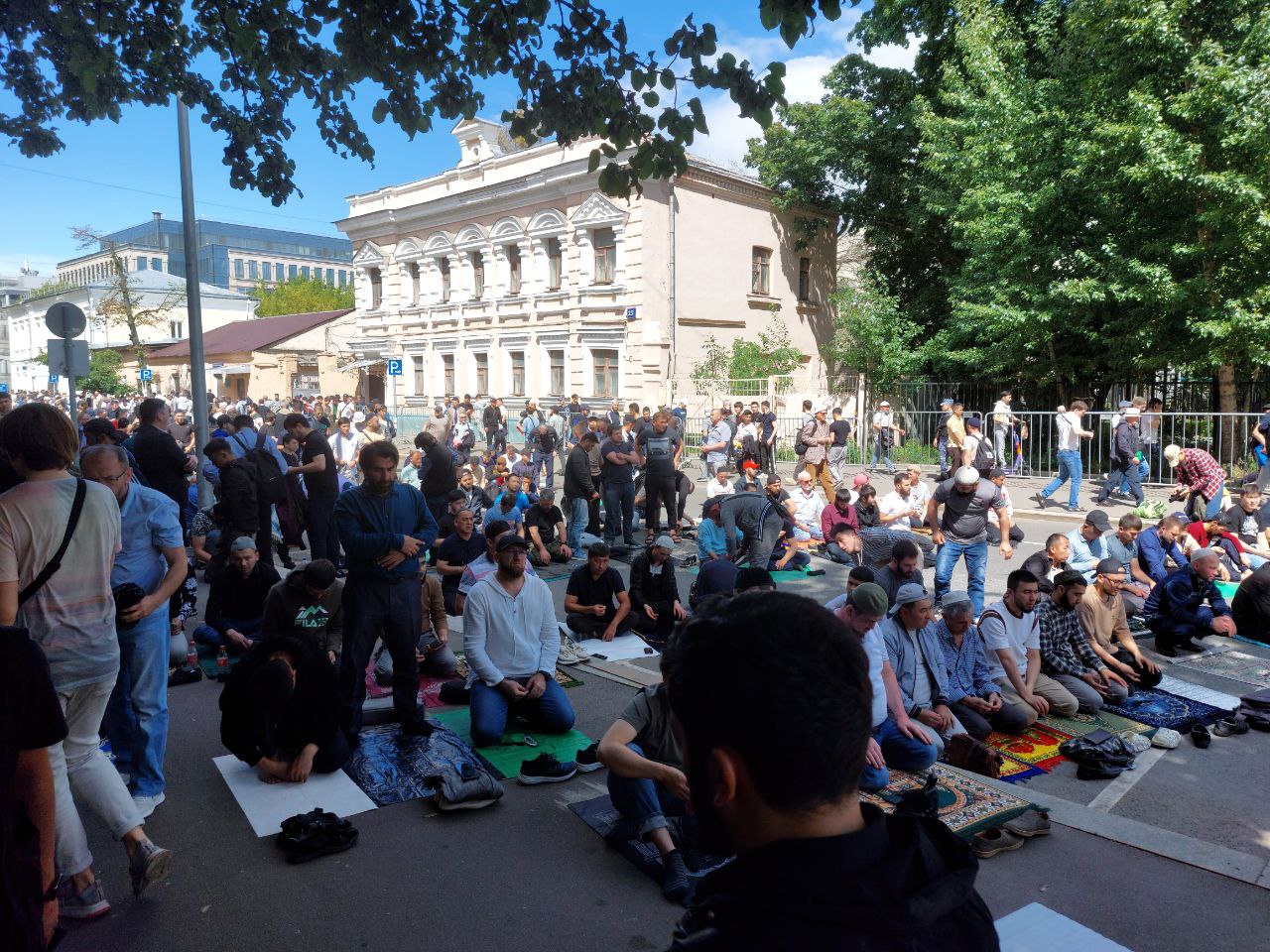 Мусульмане провели акцию протеста у столичной мечети