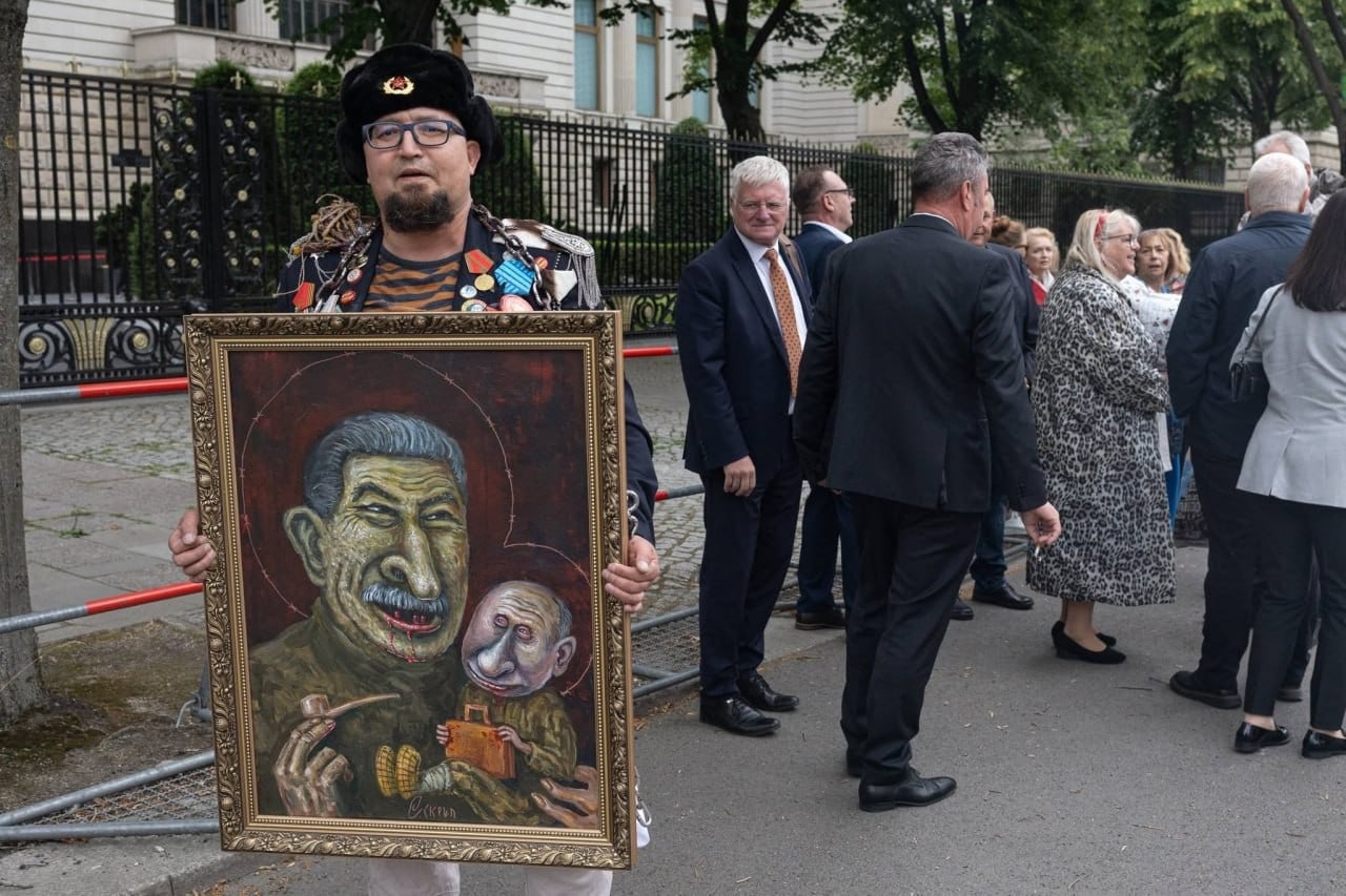 «Крестный ход» со Сталиным и Путиным