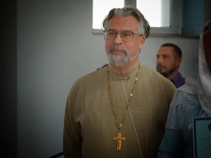 Антивоенный священник хочет вести в Испании службы без пропаганды