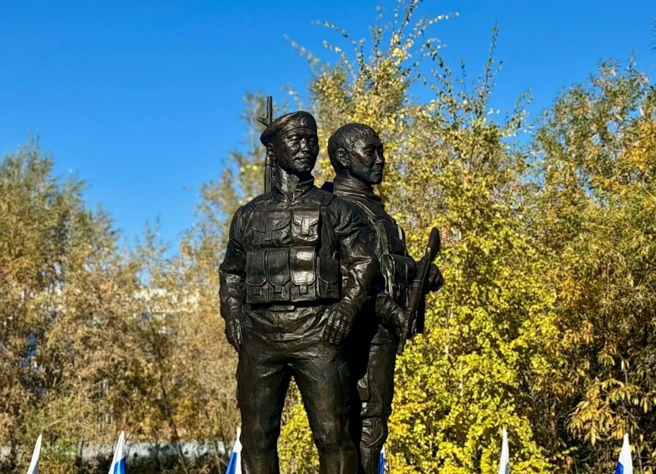 Памятник погибшим российским военным открыли на месте мемориала жертвам ссылки в Якутске