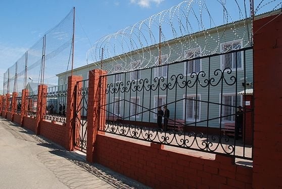 Журналисты установили личность врача, издевавшегося над пленными во владимирской колонии