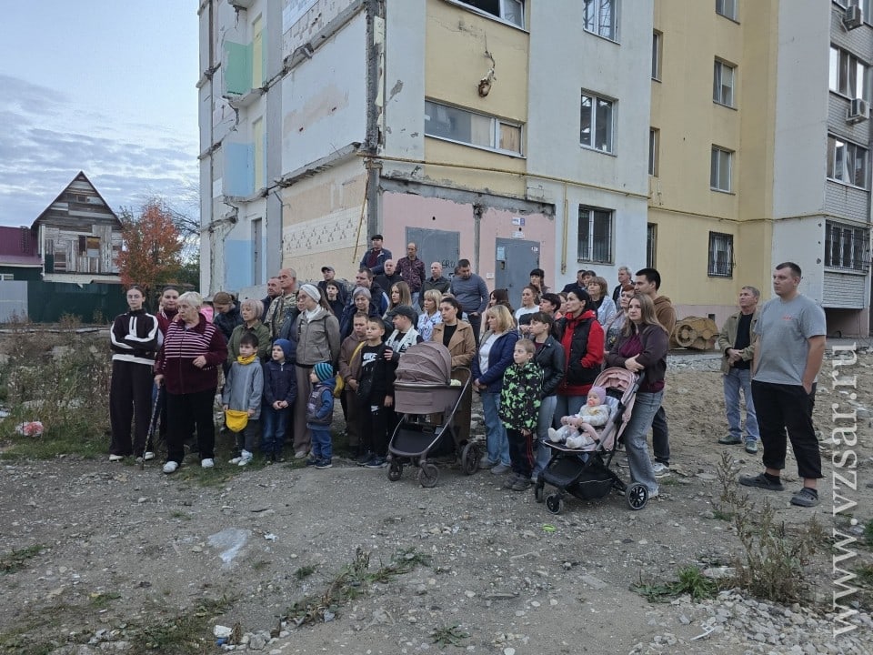 Жители обрушившегося дома записали видеообращение