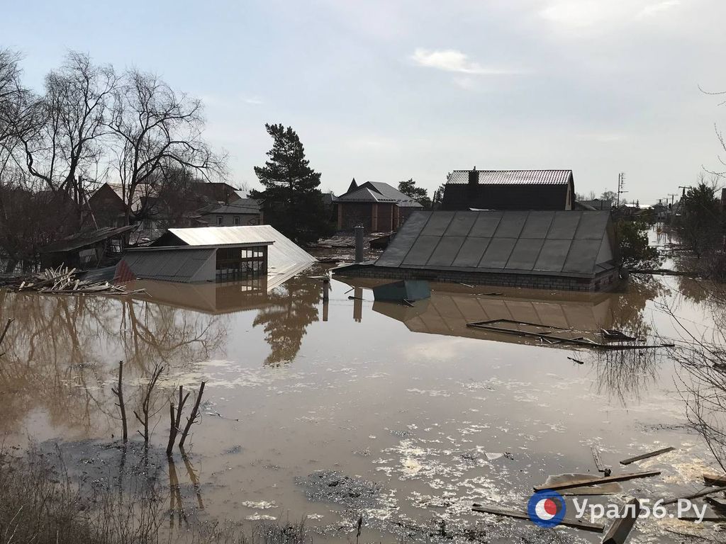 В Орске прорвало дамбу, город эвакуируют