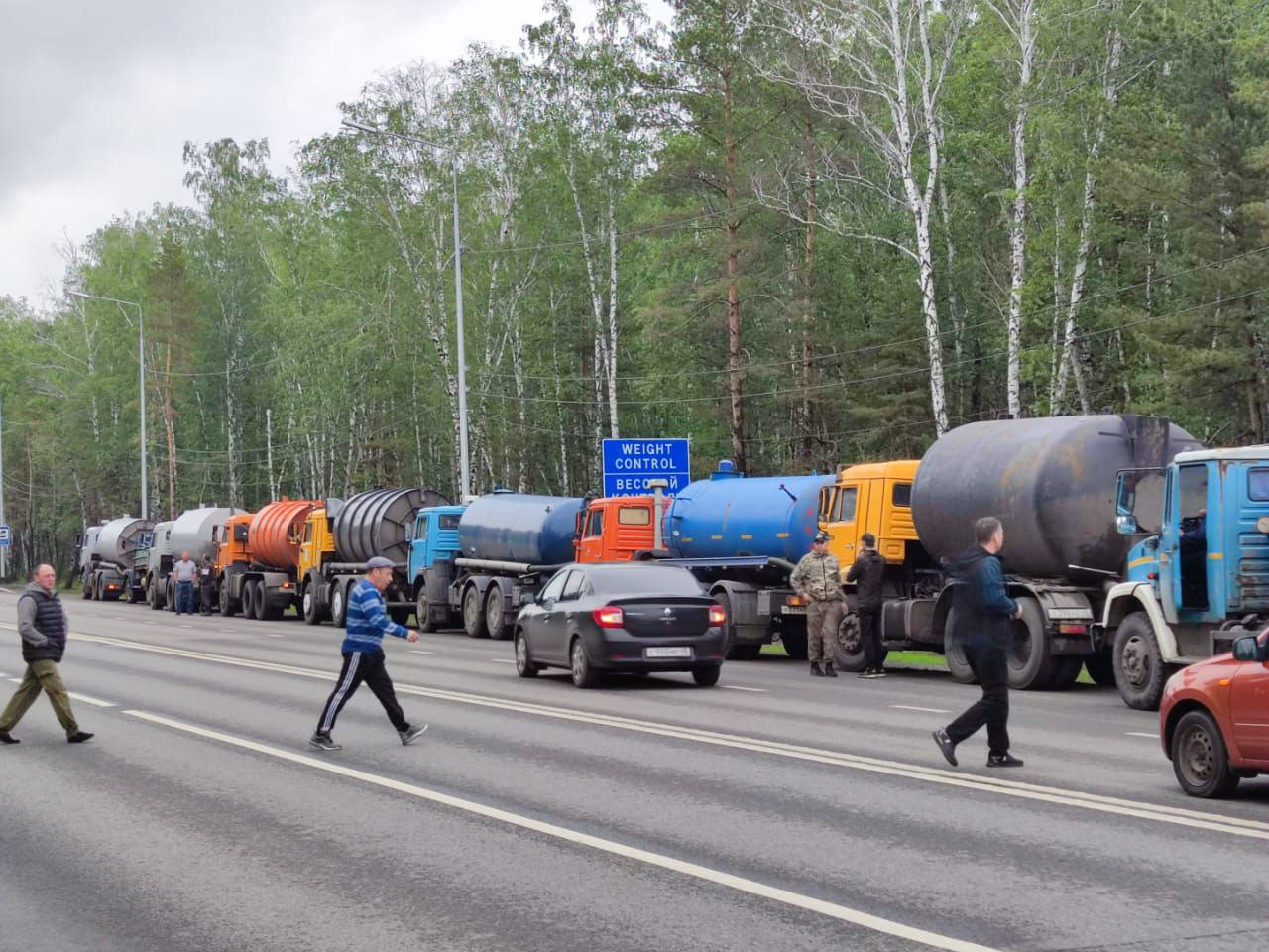 Перевозчики устроили митинг на трассе